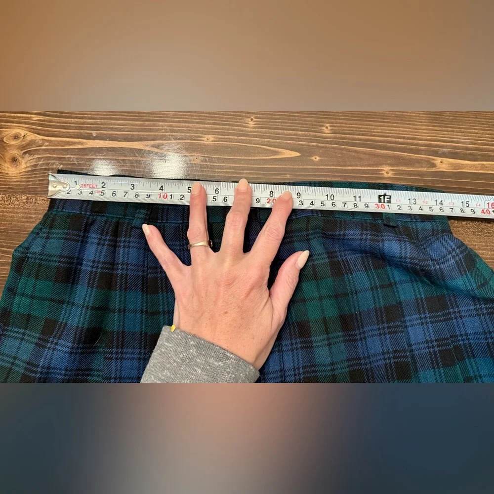 Vintage Talbots High Waisted Blue & Green Plaid Wool Walking Shorts‎